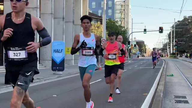 Elite Marathoners Battle for Glory | SYDNEY MARATHON 2025 Halfway Point video thumbnail