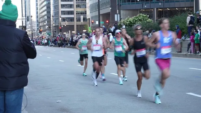 Halfway camera: MANTZ runs towards an American record at the CHICAGO MARATHON 2025 video thumbnail